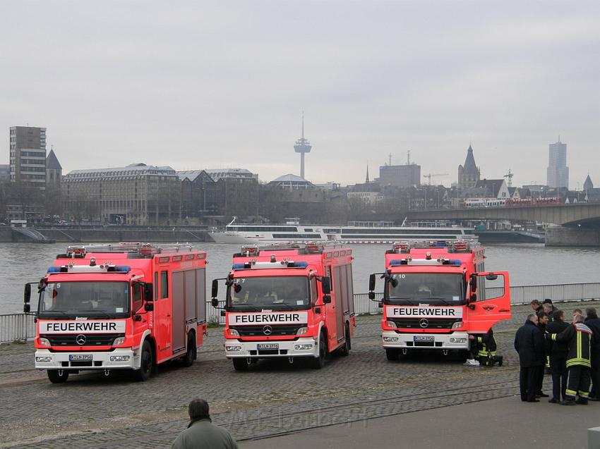Neue LF`s fuer Koeln Uebergabe in Koeln Deutz an den Wachen  P048.JPG